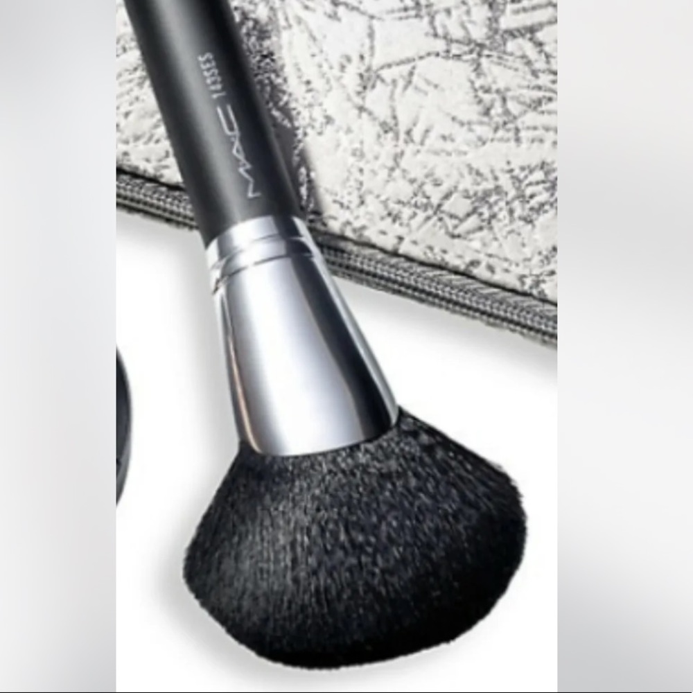 MAC highlighter BRUSH 143ES